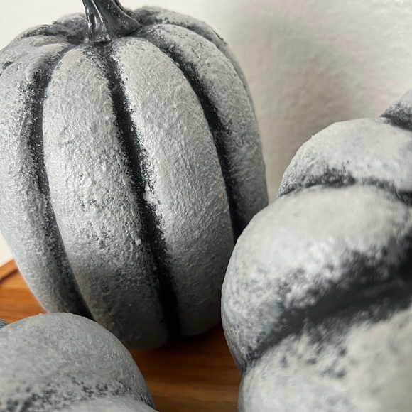 3 New Hand Painted Stone Like Foam Pumpkins Vintage Olive Ateliers RH Style Old - Picture 8 of 12